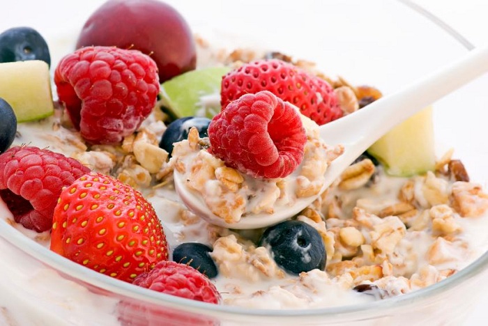 Bổ sung hoa quả tươi và ngũ cốc vào khẩu phần ăn hàng ngày cho người bệnh tim