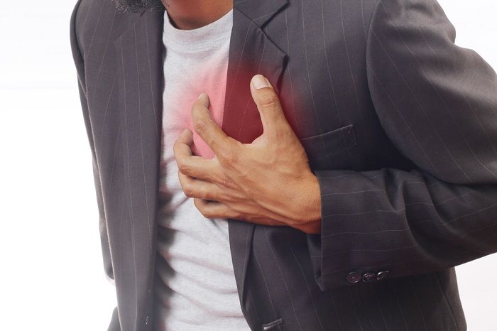 Đau tức ngực dấu hiệu cảnh báo bệnh tim mạch