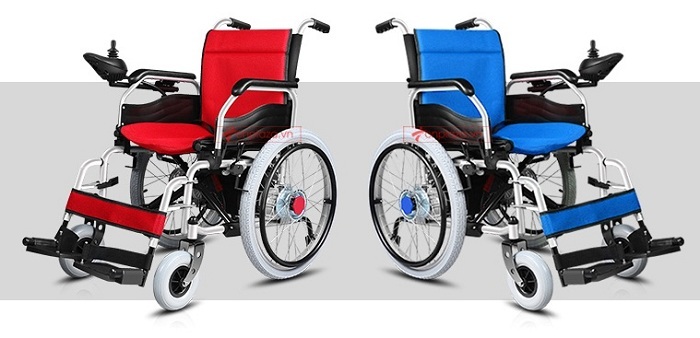 Xe lăn điện có 2 màu xanh và đỏ để lựa chọn